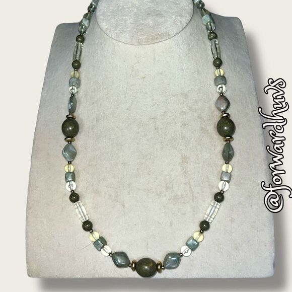 Bundle Sale 3 for $15 | Green Plastic Bead Necklace - Picture 1 of 9